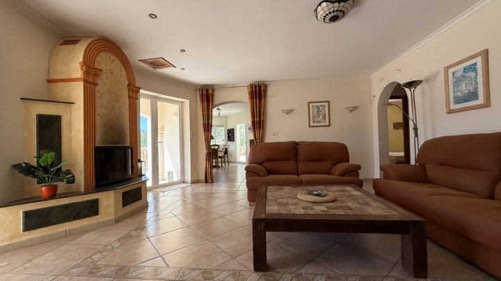 Villa mit 2 Schlafzimmern, 2 Bädern und Pool in ruhiger und naturnaher Lage am Monte Mostalla