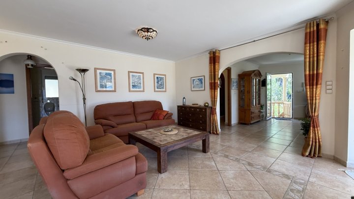 Villa mit 2 Schlafzimmern, 2 Bädern und Pool in ruhiger und naturnaher Lage am Monte Mostalla