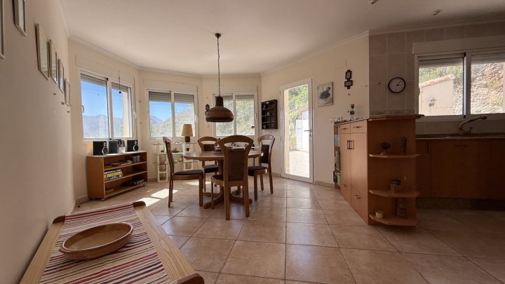 Villa mit 2 Schlafzimmern, 2 Bädern und Pool in ruhiger und naturnaher Lage am Monte Mostalla
