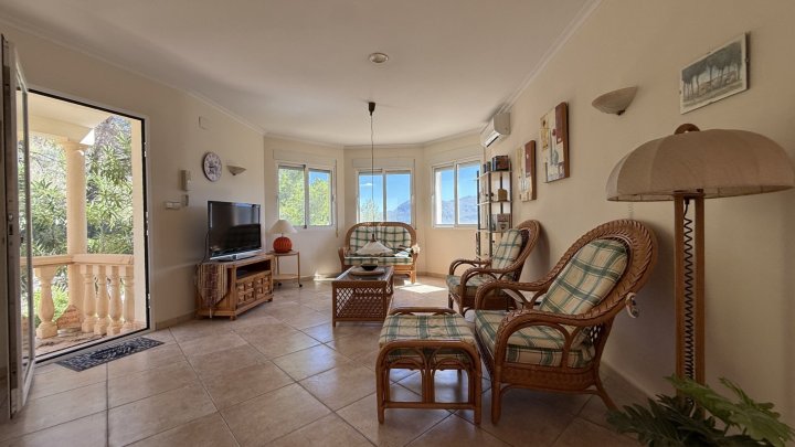 Villa mit 2 Schlafzimmern, 2 Bädern und Pool in ruhiger und naturnaher Lage am Monte Mostalla