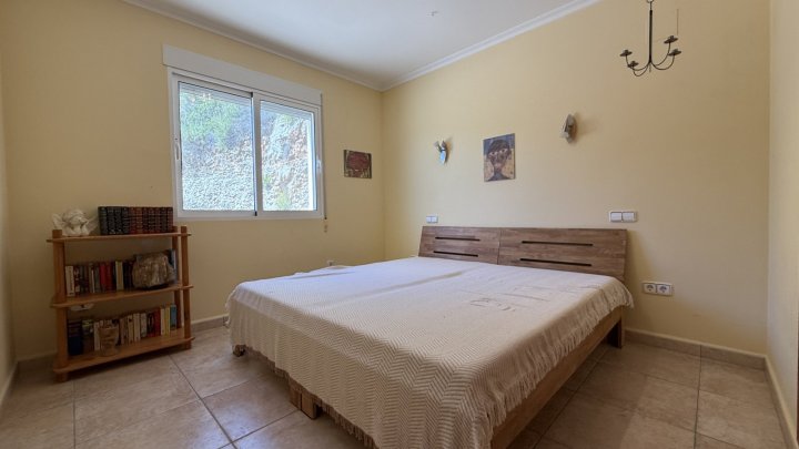 Villa mit 2 Schlafzimmern, 2 Bädern und Pool in ruhiger und naturnaher Lage am Monte Mostalla