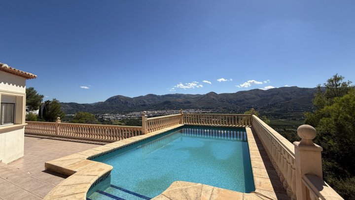 Villa mit 2 Schlafzimmern, 2 Bädern und Pool in ruhiger und naturnaher Lage am Monte Mostalla