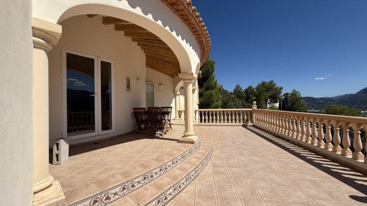 Villa mit 2 Schlafzimmern, 2 Bädern und Pool in ruhiger und naturnaher Lage am Monte Mostalla