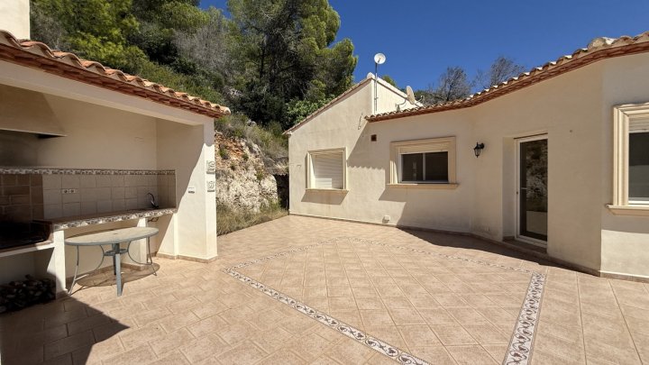 Villa mit 2 Schlafzimmern, 2 Bädern und Pool in ruhiger und naturnaher Lage am Monte Mostalla