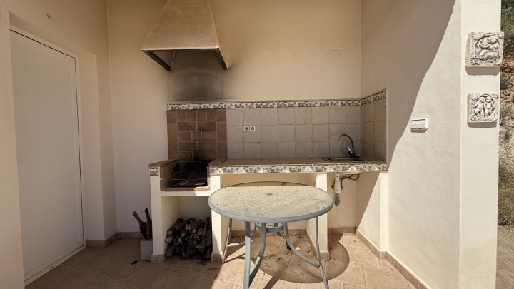 Villa mit 2 Schlafzimmern, 2 Bädern und Pool in ruhiger und naturnaher Lage am Monte Mostalla