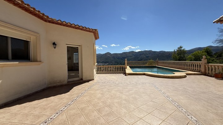 Villa mit 2 Schlafzimmern, 2 Bädern und Pool in ruhiger und naturnaher Lage am Monte Mostalla