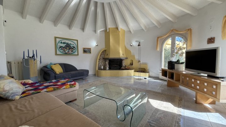 Große Villa auf Eckgrundstück mit Pool und Doppelgarage in Top-Lage in Benissa Montemar