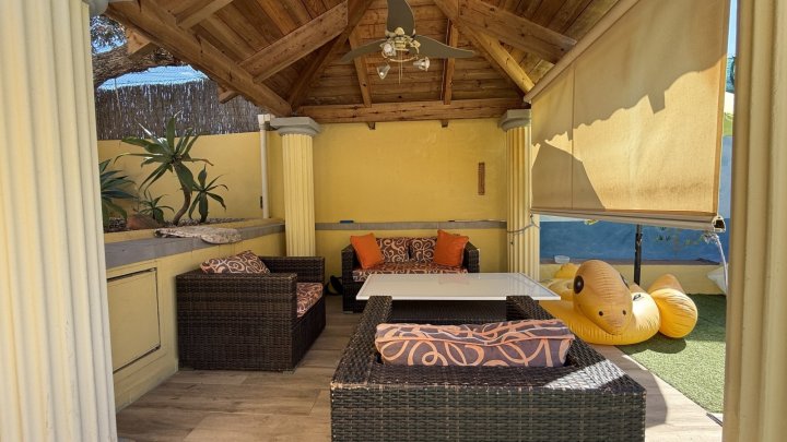 Große Villa auf Eckgrundstück mit Pool und Doppelgarage in Top-Lage in Benissa Montemar