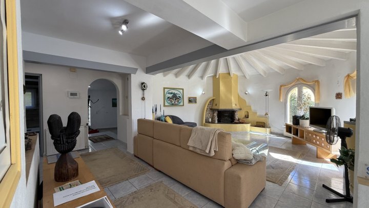 Große Villa auf Eckgrundstück mit Pool und Doppelgarage in Top-Lage in Benissa Montemar