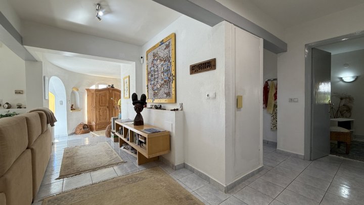 Große Villa auf Eckgrundstück mit Pool und Doppelgarage in Top-Lage in Benissa Montemar