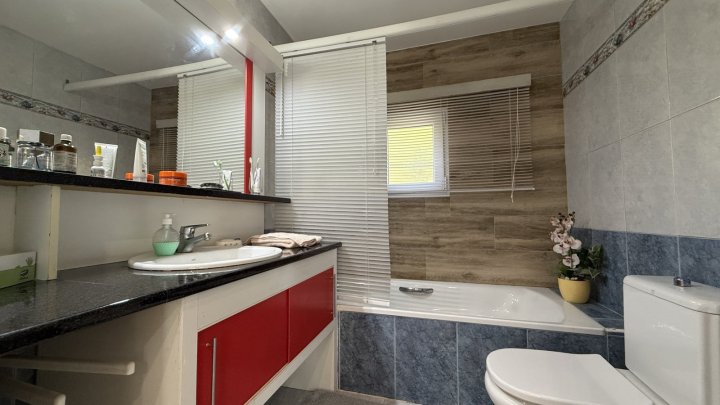 Große Villa auf Eckgrundstück mit Pool und Doppelgarage in Top-Lage in Benissa Montemar