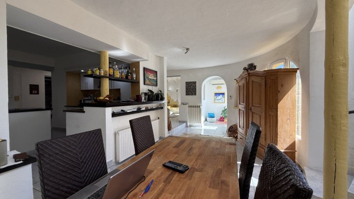 Große Villa auf Eckgrundstück mit Pool und Doppelgarage in Top-Lage in Benissa Montemar