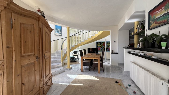 Große Villa auf Eckgrundstück mit Pool und Doppelgarage in Top-Lage in Benissa Montemar