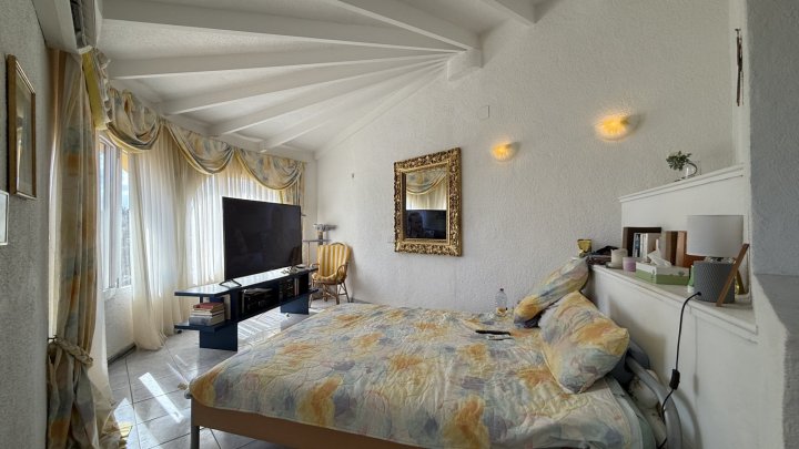 Große Villa auf Eckgrundstück mit Pool und Doppelgarage in Top-Lage in Benissa Montemar