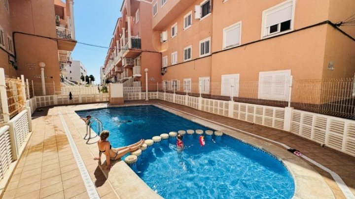 Appartement mit 1 Schlafzimmer, 1 Bad, Tiefgaragenstellplatz, Gemeinschaftspool und tollem Meerblick