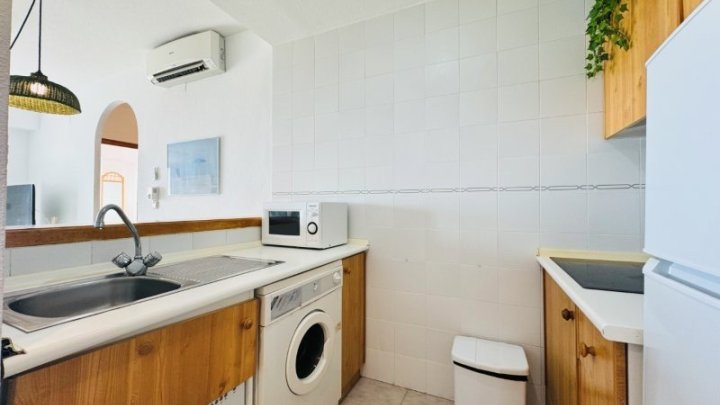 Appartement mit 1 Schlafzimmer, 1 Bad, Tiefgaragenstellplatz, Gemeinschaftspool und tollem Meerblick