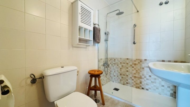 Appartement mit 1 Schlafzimmer, 1 Bad, Tiefgaragenstellplatz, Gemeinschaftspool und tollem Meerblick