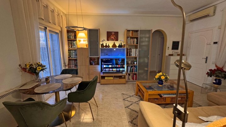 Endreihenhaus mit 3 Schlafzimmern, 2 Bädern, Dachterrasse, Klimaanlage und Gemeinschaftspool