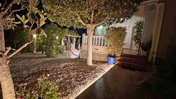 Endreihenhaus mit 3 Schlafzimmern, 2 Bädern, Dachterrasse, Klimaanlage und Gemeinschaftspool