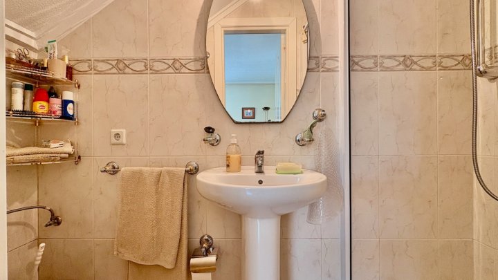 Endreihenhaus mit 3 Schlafzimmern, 2 Bädern, Klimaanlage und Gemeinschaftspool