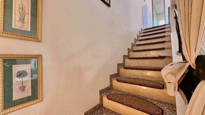 Endreihenhaus mit 3 Schlafzimmern, 2 Bädern, Klimaanlage und Gemeinschaftspool