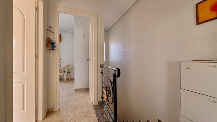 Endreihenhaus mit 3 Schlafzimmern, 2 Bädern, Klimaanlage und Gemeinschaftspool