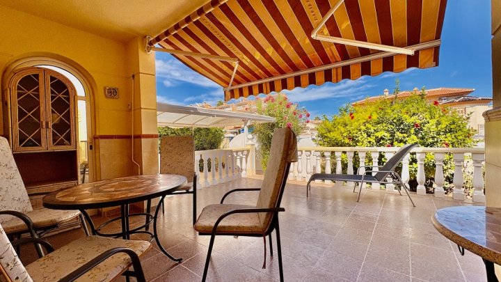 Endreihenhaus mit 3 Schlafzimmern, 2 Bädern, Klimaanlage und Gemeinschaftspool