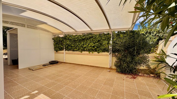 Endreihenhaus mit 3 Schlafzimmern, 2 Bädern, Klimaanlage und Gemeinschaftspool