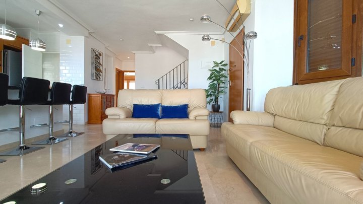 Villa mit 3 Schlafzimmern, 2 Bädern, Dachterrasse und Gemeinschaftspool im La Finca Golf Resort 