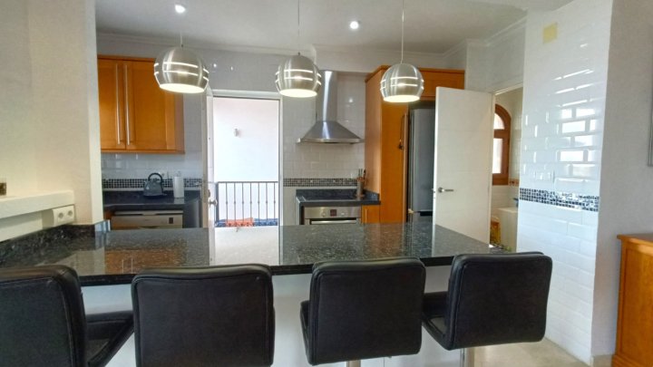 Villa mit 3 Schlafzimmern, 2 Bädern, Dachterrasse und Gemeinschaftspool im La Finca Golf Resort 