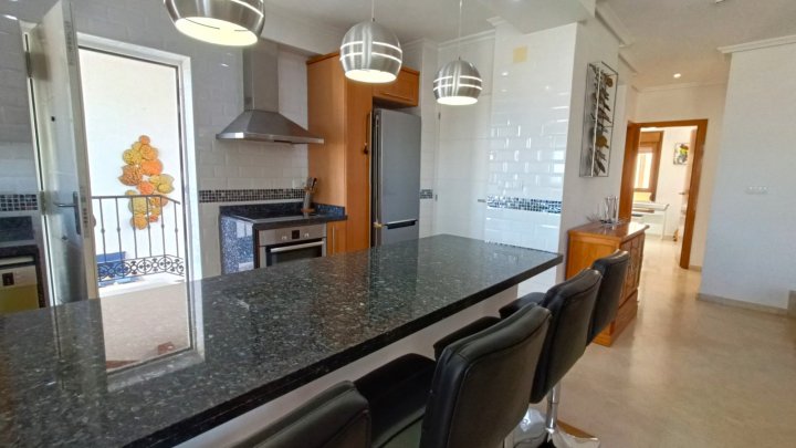 Villa mit 3 Schlafzimmern, 2 Bädern, Dachterrasse und Gemeinschaftspool im La Finca Golf Resort 