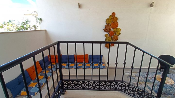 Villa mit 3 Schlafzimmern, 2 Bädern, Dachterrasse und Gemeinschaftspool im La Finca Golf Resort 