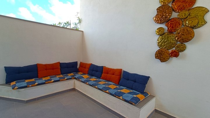 Villa mit 3 Schlafzimmern, 2 Bädern, Dachterrasse und Gemeinschaftspool im La Finca Golf Resort 