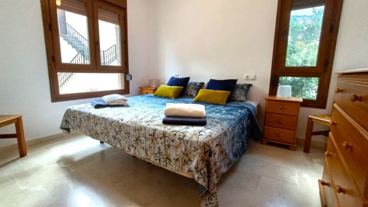 Villa mit 3 Schlafzimmern, 2 Bädern, Dachterrasse und Gemeinschaftspool im La Finca Golf Resort 