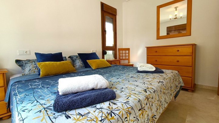 Villa mit 3 Schlafzimmern, 2 Bädern, Dachterrasse und Gemeinschaftspool im La Finca Golf Resort 