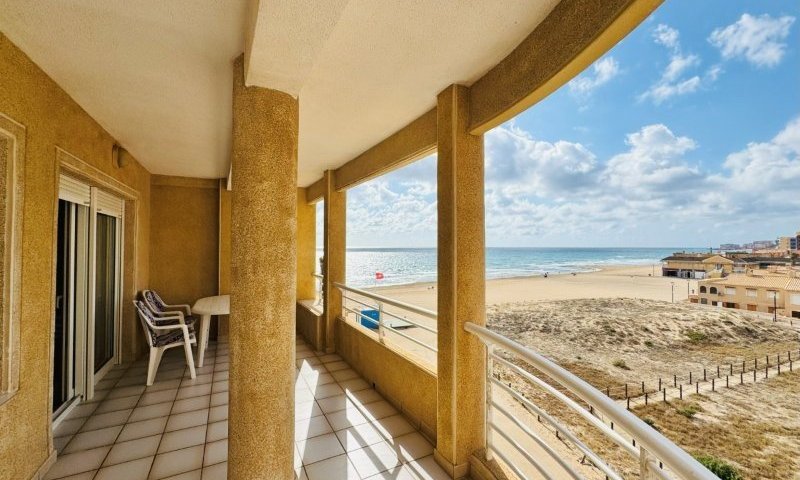 Appartement mit 4 Schlafzimmern und 2 Bädern in 1. Strandlinie