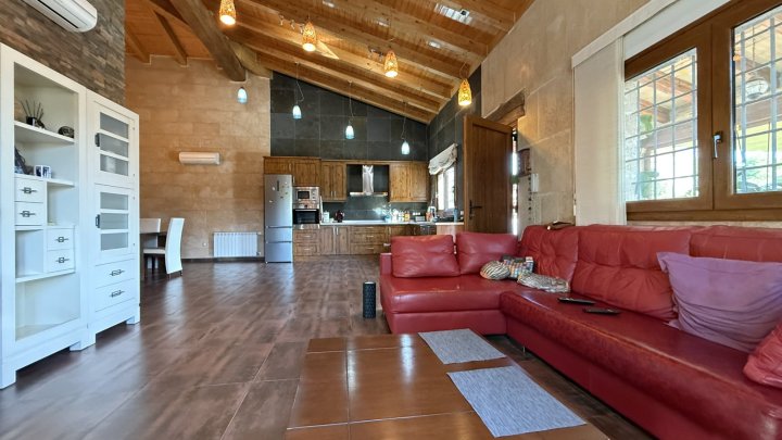 Exklusive Villa im mediterranen Stil, die Luxus, Energieeffizienz und hochwertige Materialien vereint