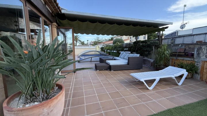 Exklusive Villa im mediterranen Stil, die Luxus, Energieeffizienz und hochwertige Materialien vereint