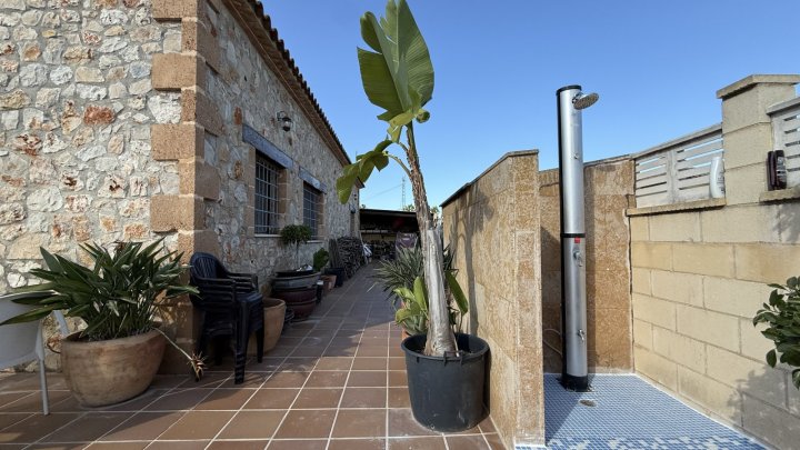 Exklusive Villa im mediterranen Stil, die Luxus, Energieeffizienz und hochwertige Materialien vereint