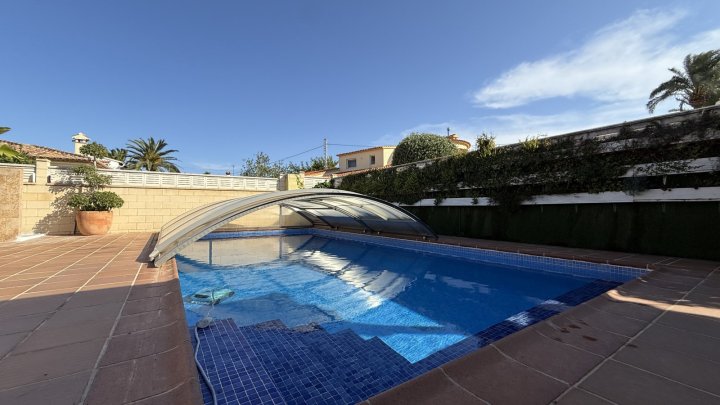 Exklusive Villa im mediterranen Stil, die Luxus, Energieeffizienz und hochwertige Materialien vereint