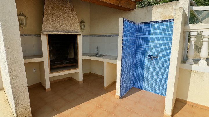 Villa in La Sella mit 4 Schlafzimmern, 4 Bädern, Touristenlizenz sowie Golf- und Meerblick