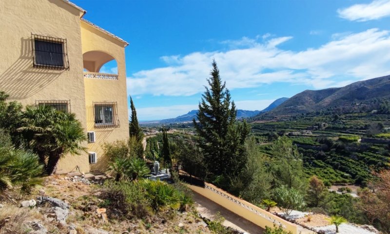 Freistehendes Haus mit 3 Schlafzimmern, 2 Bädern und fantastischem Ausblick, in 2023 renoviert