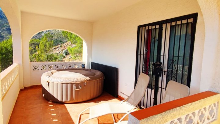 Freistehendes Haus mit 3 Schlafzimmern, 2 Bädern und fantastischem Ausblick, in 2023 renoviert