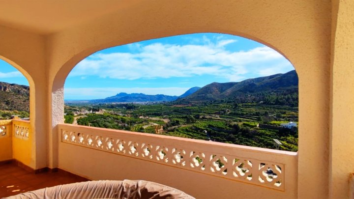 Freistehendes Haus mit 3 Schlafzimmern, 2 Bädern und fantastischem Ausblick, in 2023 renoviert