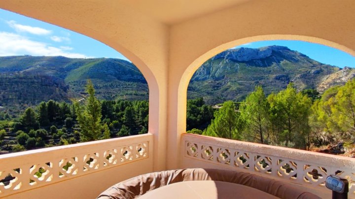 Freistehendes Haus mit 3 Schlafzimmern, 2 Bädern und fantastischem Ausblick, in 2023 renoviert