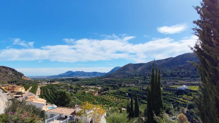 Freistehendes Haus mit 3 Schlafzimmern, 2 Bädern und fantastischem Ausblick, in 2023 renoviert