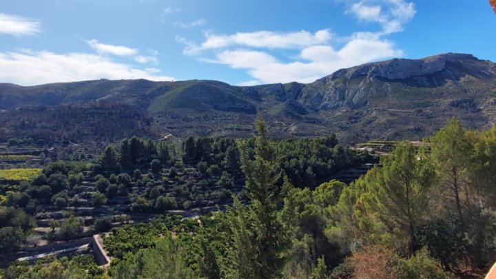 Freistehendes Haus mit 3 Schlafzimmern, 2 Bädern und fantastischem Ausblick, in 2023 renoviert
