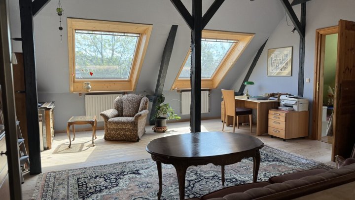 Ehemalige Dorfschule mit historischem Flair, modernem Wohnkomfort und parkähnliche