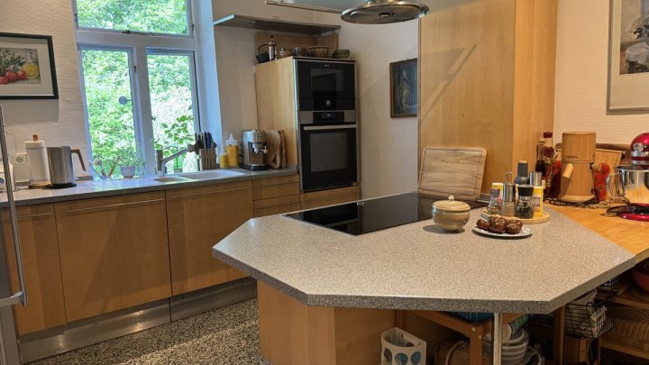 Ehemalige Dorfschule mit historischem Flair, modernem Wohnkomfort und parkähnliche