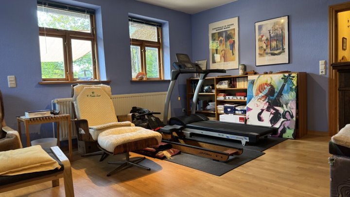 Ehemalige Dorfschule mit historischem Flair, modernem Wohnkomfort und parkähnliche